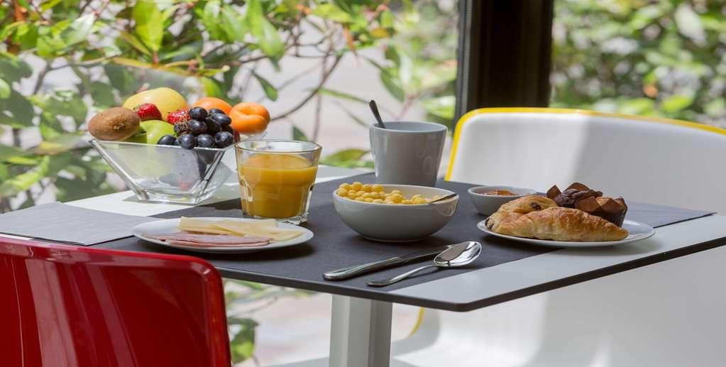 Hotel Kyriad Brive Ouest Restoran fotoğraf
