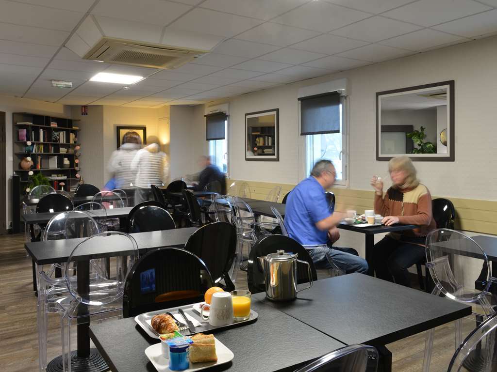 Hotel Kyriad Brive Ouest Restoran fotoğraf